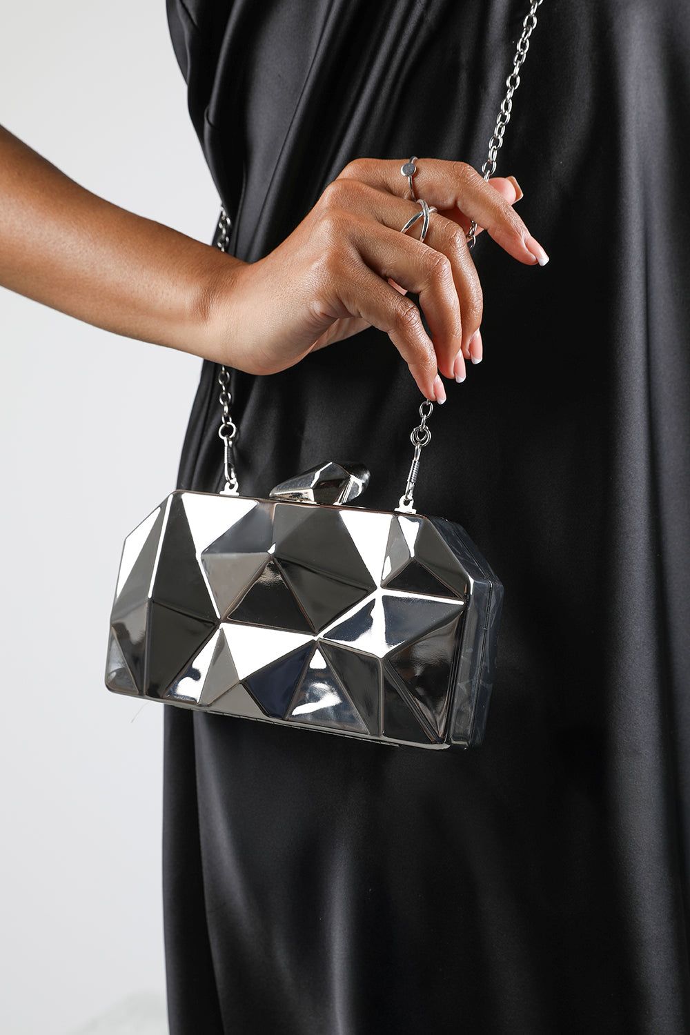 Èclant Clutch - Bold Elegance